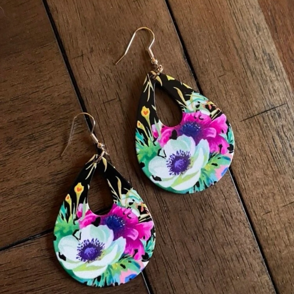 New Artisan Handmade Tropical Paradise Hand Painted Hawaii Floral Gold Earrings - Picture 7 of 16